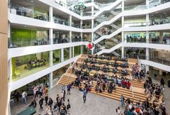 Det er stadig populært at studere på professionsuddannelserne i Aarhus, som her på Campus C i Ceresbyen. Foto: VIA University College