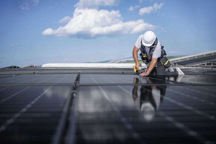 Interessen for grønne energiløsninger er stigende, og det har fået Lemvigh-Müller til at slå dørene op til et lager kun til solceller og varmepumper.