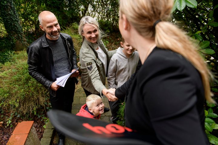 Nogle ejendomsmæglere oplever, at det slet ikke er så skidt endda med salget i deres lokalområde. Andre ejendomsmæglere spejder længere efter kunderne og mærker meget tydeligt, at der er mere stille i butikken, forklarer mæglerkæden Home: Foto: Palle Peter Skov_Home