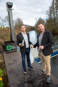 The solar-powered SeaProtectorOne, is installed on a quay edge next to the mouth of the river in Aarhus. It can also be installed on a standalone foundation at the mouth of rivers, tributaries and streams. Mads Tranders Nielsen and Frank Rosenbjerg invented the robot.