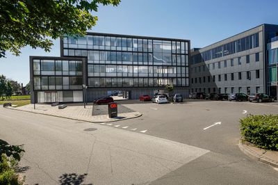 OK's hovedkontor, som det kommer til at se ud efter en større tilbygning, der står klar i sommeren 2021. Illustration: Ole Hartmann Schmidt og Cubo Arkitekter