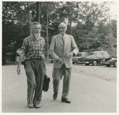 Lennart Edelberg og den norske sprogforsker Georg Morgenstierne under den første internationale konference om kulturen i Hindukush, Moesgaard 1970.