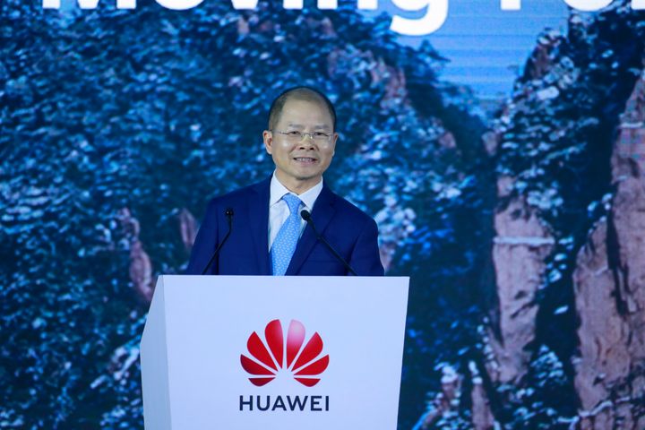 Eric Xu, Huaweis Rotating Chairman, leverer hovedtalen ved den attende udgave af Huaweis Global Analyst Summit 2021.