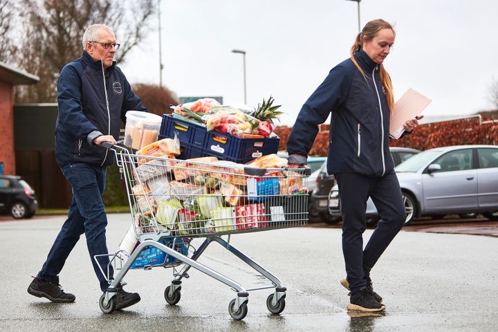 I år afhenter Familienetværket Haderslev overskudsmad fra den lokale Lidl den 23. december, der uddeles til trængte familier, som kommer i netværket.