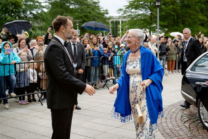 H. M. Dronningen ankommer her til sidste års gallaforestilling. Foto: Martin Dam Kristensen