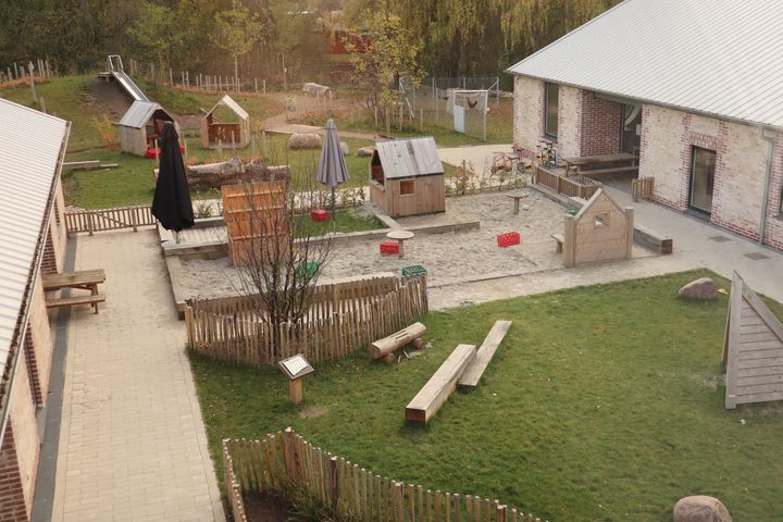 Børnehuset Egedammen er netop indviet og et godt eksempel på, hvordan Gladsaxe går forrest, når det gælder opførelsen af ambitiøse og bæredygtige, svanemærkede børnehuse. Gladsaxe har i alt seks svanemærkede børnehuse og fire mere er på vej.