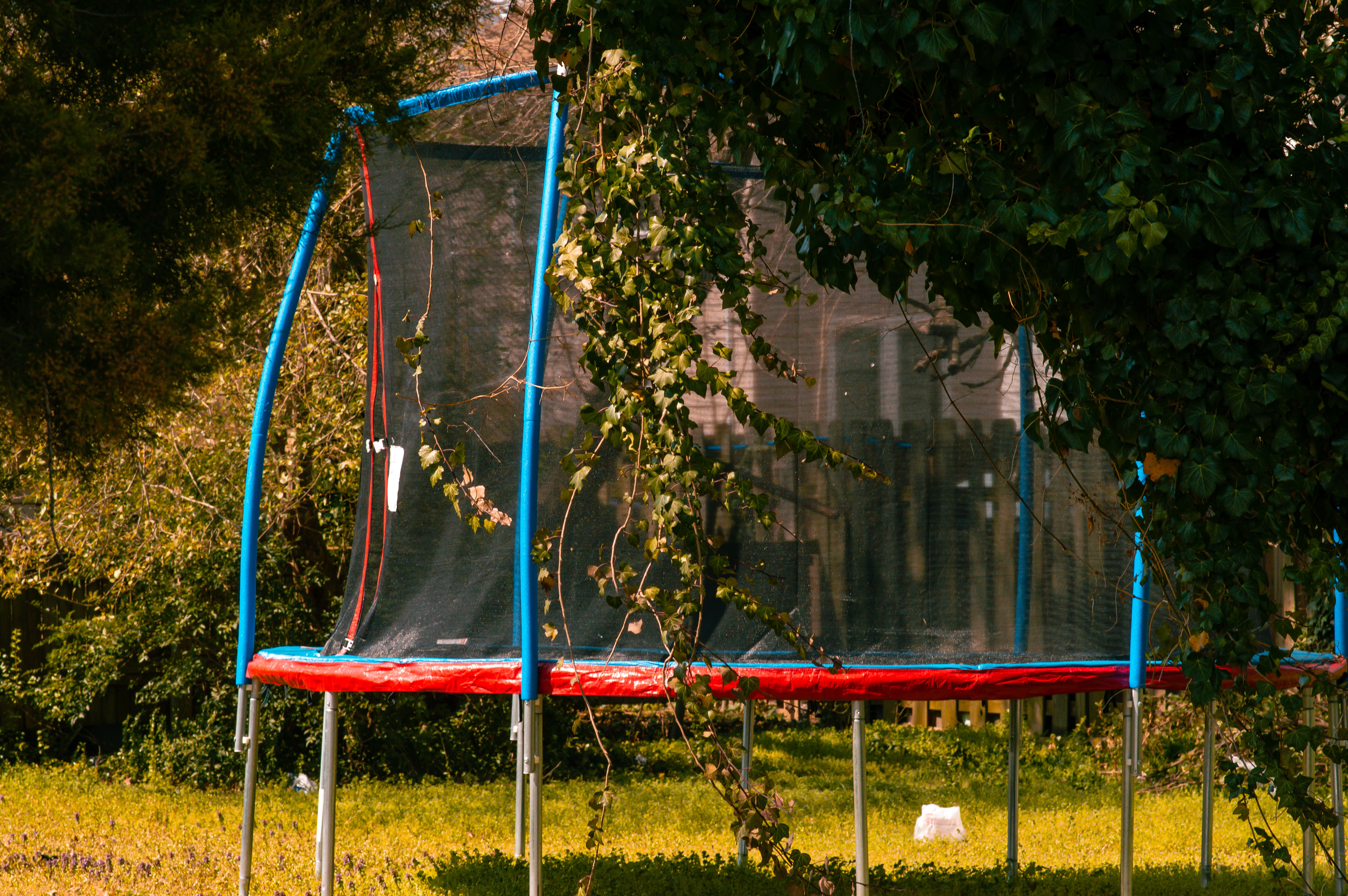 Mange kunne være undgået: Derfor kommer tusindvis af børn kommer til skade på trampoliner | Gjensidige Forsikring