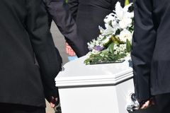 Når begravelser skal individualiseres, er det ofte med et stykke musik eller en sang, der ikke er en salme. Foto: PR.