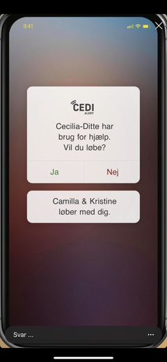 Når en en nødstedt person aktiverer overfaldsalarmen, modtager de såkaldte CEDI Runners en besked i deres app.