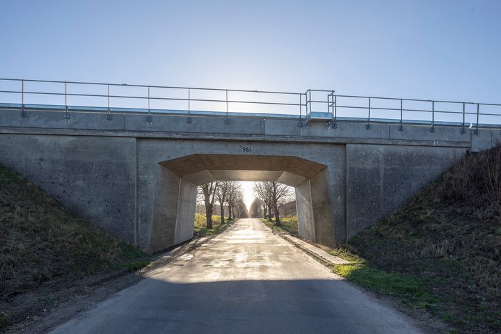 Du kan stemme på en jernbanebro ved Rødby, der er nomineret til Bæredygtig Beton Prisen. Foto: Torben Eskerod
