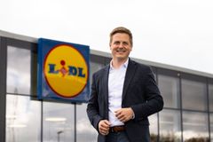 Adm. direktør for Lidl, Jens Stratmann, glæder sig over, at Lidl igen i år er med i toppen i forhold til den samlede kundeloyalitet for dagligvarebutikkerne og igen udmærker sig som den dagligvarekæde, hvor man får mest værdi for pengene og høster størst tillid blandt egne kunder.