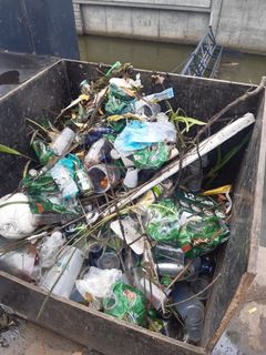 At least 90% of the plastic waste that floats around in the oceans, ends in the sea via river systems, according to the periodical Environmental Science.