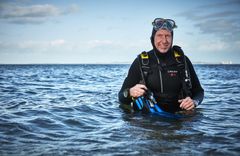 Efter en linseudskiftning kunne Bjarne Baagø nyde et klart syn på sin dykkerferie uden at bekymre sig om briller eller andre hjælpemidler. Foto: PR.
