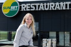 Sunset Boulevard udlodder 50 kuponhæfter til de hurtigste på åbningsdagen, som kan indløses til et års forbrug af burgere. Sara Yelva er den nye restaurantchef i Randers. Hun er anerkendt som en af branchens bedste restaurantchefer og har blandt andet tidligere været restaurantchef i Risskov ved Aarhus, hvor hun imponerede med sine gode resultater. Foto: PR.
