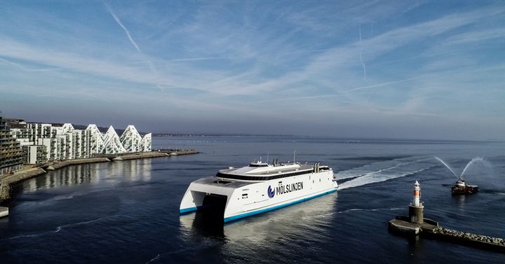 Express 4 er Molslinjens nyeste hurtigfærge. Fra i morgen tidlig står den alene for turene på tværs af Kattegat.