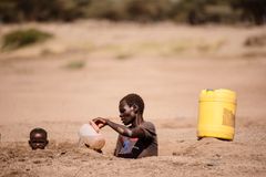 Foto: Jakob Dall Tekst: I Turkana i det nordlige Kenya har man ikke adgang til rindende vand, hvilket gør det svært at vaske hænder.