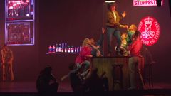 Når en moderne teaterforestilling bliver fremført, er det i højere og højere grad med hjælp fra digitale virkemidler. Derfor er det i 2019 essentielt for et godt teater med et superhurtigt og stabilt internet. FOTO: Fredericia Teater