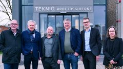 Billedet: (fra venstre) Niels Braaby (næstformand Blik & Rørarbejderforbundet), Keld Bækkelund (forbundssekretær, Dansk Metal), Henrik W. Petersen (formand, Blik & Rørarbejderforbundet), Henrik Fugmann (formand, TEKNIQ Arbejdsgiverne), Troels Blicher Danielsen (adm. direktør TEKNIQ Arbejdsgiverne), Linda Nordstrøm Nissen (underdirektør, TEKNIQ Arbejdsgiverne).