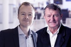 Mads Kjær Jensen (tv) afløser Jens-Peter Riis Jensen som formand for GF TrekantOmrådet (Foto: GF Forsikring)
