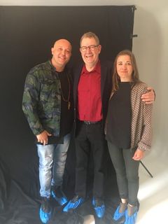 Sanger René Dif, Protektor i Det Sociale Netværk/headspace Danmark Poul Nyrup Rasmussen og Ulla Britt Simonsen, der synger kor på Vinterbarn
