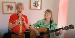 Lars Bang Andersen fra Valby og Lykke Katsøe fra Risskov optræder med sangen ”En dejlig dag”