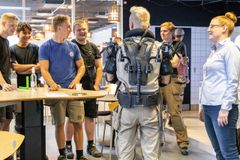 Eleverne på Techcollege i Aalborg tester 3D-teknologien