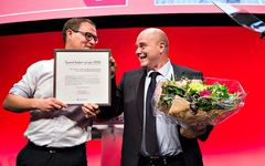 Energibyen Frederikshavn fik Svend Auken-prisen på Socialdemokratiets kongres 2016. Modtager er projektchef i Energibyen, Poul Rask Nielsen