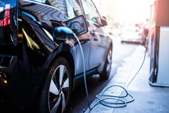 Ifølge en ny undersøgelse med deltagelse af mere end 2700 af Nielsen Car Groups kunder, mener 59 procent, at elbiler belaster klimaet mindre end konventionelle benzin- og dieselbiler. Foto: PR.