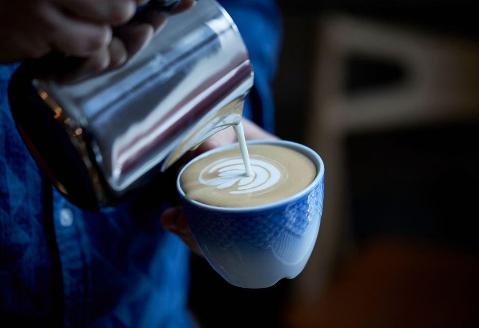 En kop kaffe med mælkeskum