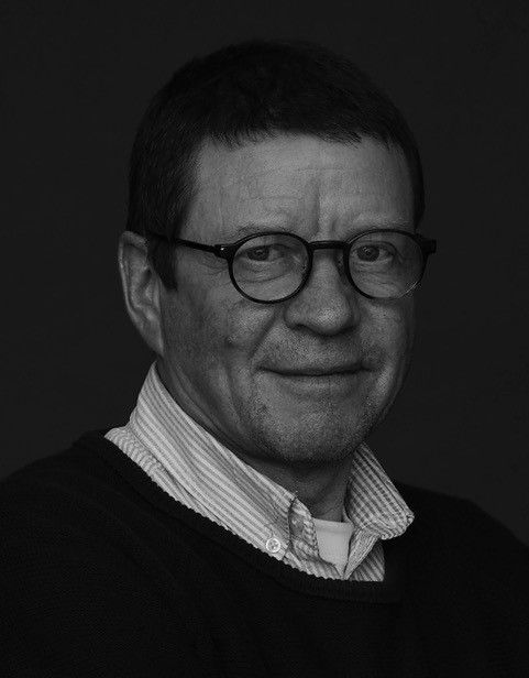 Ulrich Freddie er formand for bestyrelsen i sin ejerforening. Han er også pensioneret bygningskonstruktør. (FOTO: Emil Monty Freddie)