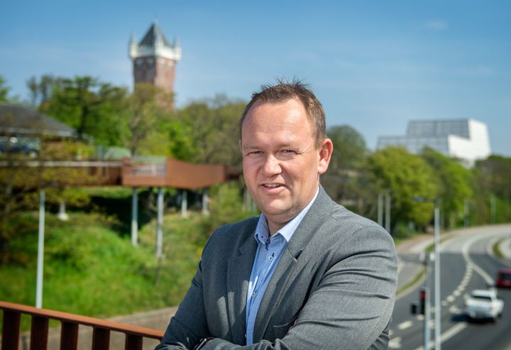 Esbjerg Kommunes borgmester Jesper Frost Rasmussen har samlet 10 ud af 12 sydjyske borgmestre. De frygter konsekvenserne af første delaftale om nytænkning af beskæftigelsesindsatsen og ønsker foretræde for udvalget. Foto: Esbjerg Kommune