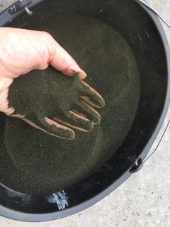 Det færdige protein er klar til anvendelse. Resterne fra forarbejdningsprocessen anvendes som græsfoder til køer eller i biogasanlæg. Foto: Ausumgaard