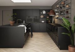 – Den nye køkkenserie fås i sort eg, natureg og lys eg alt afhængig af, hvilken stil man ønsker sig. Man kan kombinere med de materialer, man synes passer ind. Foto: PR.
