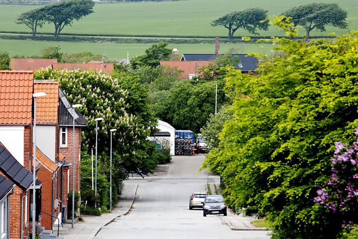 I Vestervig gik en gruppe borgere sammen for at gøre noget ved forfaldet i hovedgaden. Det er et eksempel på en ny andelsbevægelse, som spirer frem på landet, mener Landdistrikternes Fællesråd.