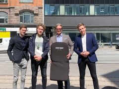 StaySeat er grundlagt af fire DTU-studerende: Fra venstre Jon Sødergreen, Marcus Hybel Vang, Mark Larsson og Martin Steenberg. Kvartetten har udviklet den smarte varmehynde, som nu testes i København. Foto: StaySeat