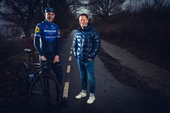 Michael Mørkøv (tv) og Carsten Ritter (th) har sammen skrevet bogen om Mørkøvs vej ind i cykelsporten. Foto: ©Rumle Skafte