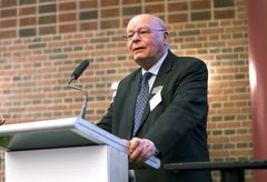 Dansk Fjernvarmes formand Uffe Bro på talerstolen ved årets generalforsamling. Foto: Nils Rosenvold