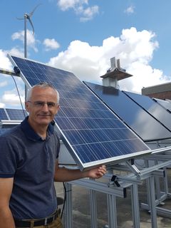 Frede Blaabjerg har gennem sit arbejde skabt grundlaget for, at sol- og vindenergi i dag er et reelt alternativ til kul og olie. Foto: AAU