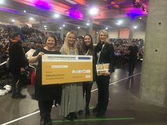 Fra venstre til højre: Finale-dommer, Sussie Bianco sammen med Kristine, Camilla og Caroline.