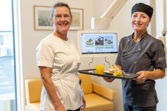 Klinisk diætist Lotte Noe Haulrik og ernæringsassistent Birgitte Dittmann er nogle af de fagpersoner. der arbejder sammen om bedre ernæring til patienterne på Regionshospitalet Gødstrup.