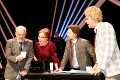 Preben Kristensen, Trine Gadeberg, Kasper LeFevre og Carsten Svendsen i Hjørring Revyen 2019. Foto : Axel Søgaard