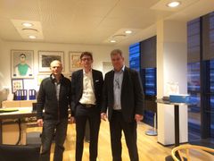 Formand Niels Bækgård og bestyrelsesmedlem Holger Kortbek fra Danske Sportsfaciliteters Brancheforening mødes med skatteministeren, Karsten Lauritzen til en snak om skattereglerne for selvejende idrætsanlæg.