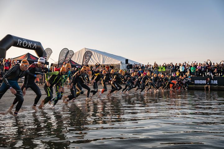 Triatlonen består blandt andet af 3,8 kilometer svømning ved Amager Strandpark. Arkivfoto: Casper Fenger/IRONMAN.