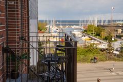 De 3 boligejendomme ligger i 1. række til Amager Strand og tæt på Metro Station Øresund.