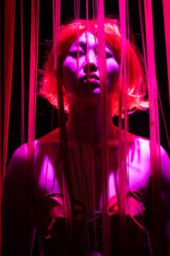 Performer og aktivist Linh Tuyet Le i Teater Katapults KOOL KOOL KINA. Foto: Jens Peter Engedal