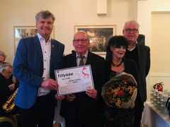 Kulturprisen 2021 blev tildelt Fredensborg Jazz Klub - på billedet repræsenteret ved Ole Holde. Kulturprisen blev overrakt af borgmester Thomas Lykke Pedersen og formand for Kulturudvalget Ulla Hardy-Hansen.