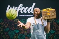 Finland får sin egen filial af Wefood. Finsk Folkekirkens Nødhjælp kopierer den danske butiksmodel og arbejder på at åbne sin egen udgave af Wefood, bl.a. med løberen Wilson Kirwa som ambassadør. Foto: FinChurchAid