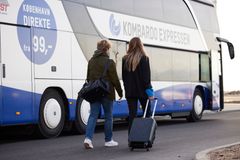 De gående rejsende med Molslinjens færger på Kattegat vil under sommerpakken kunne hoppe på en gratis shuttlebus ind til Aarhus C.