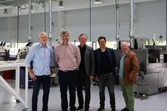 På besøg på Mictroturn: Fra venstre direktør Claus Geleff, borgmester Thomas Lykke Pedersen, udvalgsformand Lars Søndergaard, Thomas Jürgensen og John Hemming fra hhv. Humlebæk Erhvervsforening og Erhvervsrådet