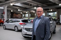 – At man nu også kan købe bilen online i ”det digitale bilhus”, er en naturlig udvikling, men der er ingen tvivl om, at det er grænseoverskridende for mange i starten, siger Bjarne Nielsen, der er direktør i Nielsen Car Group. Foto: PR.